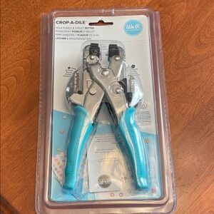 We R Memory Keepers Crop-A-Dile Hole Punch
